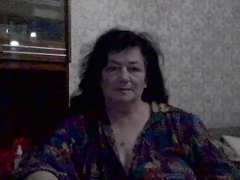 Snapshot of GypsiQueen2 chatting on 03-14-25, 06:39 GypsiQueen2 online show from 03-14-25, 06:39