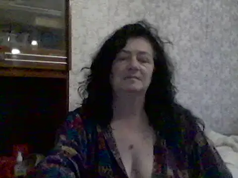 Snapshot of GypsiQueen2 chatting on 03-15-25, 03:06 GypsiQueen2 online show from 03-15-25, 03:06