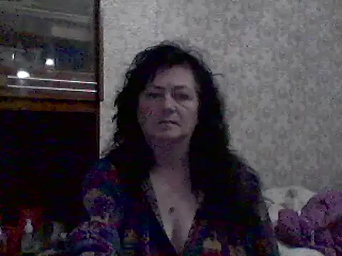 Snapshot of GypsiQueen2 chatting on 03-15-25, 06:10 GypsiQueen2 online show from 03-15-25, 06:10
