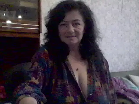 Snapshot of GypsiQueen2 chatting on 03-16-25, 02:11 GypsiQueen2 online show from 03-16-25, 02:11