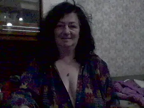 Snapshot of GypsiQueen2 chatting on 03-16-25, 08:21 GypsiQueen2 online show from 03-16-25, 08:21