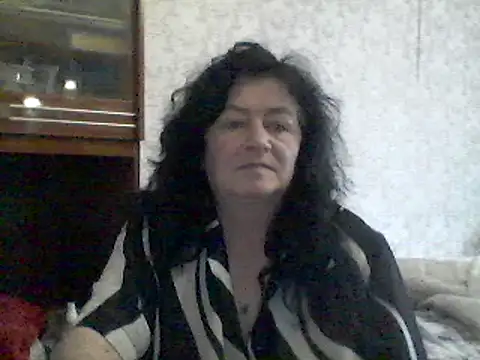 Snapshot of GypsiQueen2 chatting on 03-17-25, 01:29 GypsiQueen2 online show from 03-17-25, 01:29