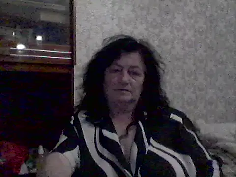 Snapshot of GypsiQueen2 chatting on 03-17-25, 08:09 GypsiQueen2 online show from 03-17-25, 08:09