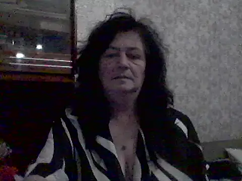 Snapshot of GypsiQueen2 chatting on 03-18-25, 09:21 GypsiQueen2 online show from 03-18-25, 09:21