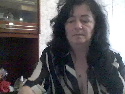 Snapshot of GypsiQueen2 chatting on 03-19-25, 01:18 GypsiQueen2 online show from 03-19-25, 01:18