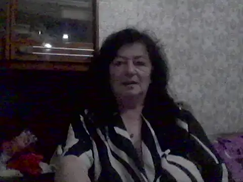 Snapshot of GypsiQueen2 chatting on 03-19-25, 05:39 GypsiQueen2 online show from 03-19-25, 05:39