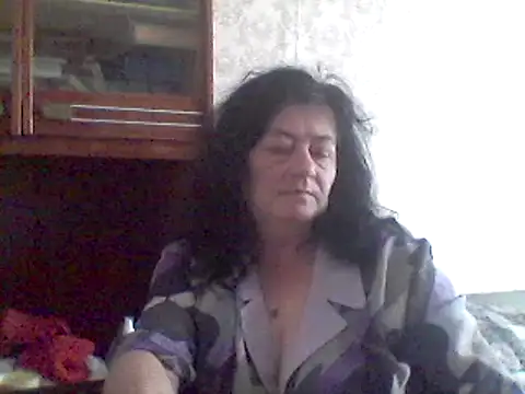 Snapshot of GypsiQueen2 chatting on 03-20-25, 12:43 GypsiQueen2 online show from 03-20-25, 12:43