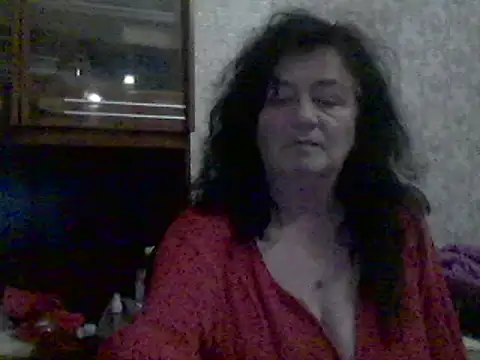 Snapshot of GypsiQueen2 chatting on 03-21-25, 06:18 GypsiQueen2 online show from 03-21-25, 06:18