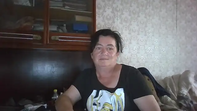 Snapshot of GypsiQueen2 chatting on 09-10-25, 09:53 GypsiQueen2 online show from 09-10-25, 09:53