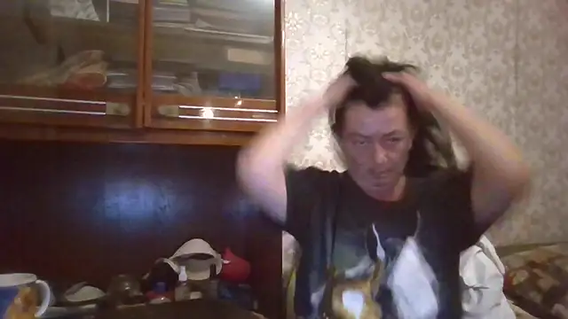 Snapshot of GypsiQueen2 chatting on 09-13-25, 05:46 GypsiQueen2 online show from 09-13-25, 05:46