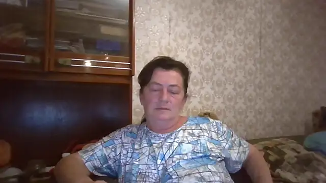 Snapshot of GypsiQueen2 chatting on 09-14-25, 07:13 GypsiQueen2 online show from 09-14-25, 07:13