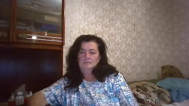 Snapshot of GypsiQueen2 chatting on 09-17-25, 07:59 GypsiQueen2 online show from 09-17-25, 07:59