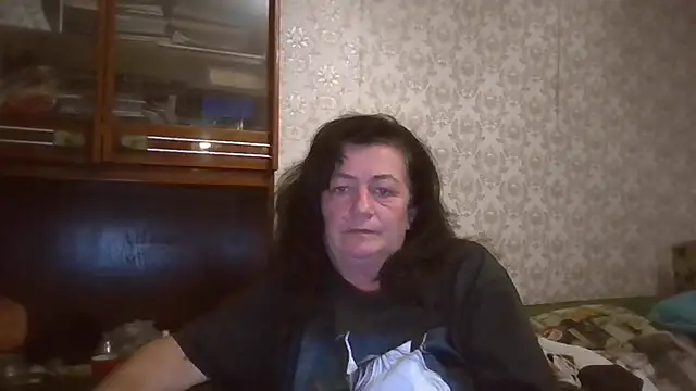 Snapshot of GypsiQueen2 chatting on 09-18-25, 07:49 GypsiQueen2 online show from 09-18-25, 07:49