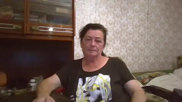 Snapshot of GypsiQueen2 chatting on 09-20-25, 07:04 GypsiQueen2 online show from 09-20-25, 07:04