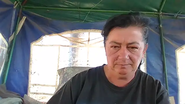 Snapshot of GypsiQueen2 chatting on 09-22-25, 08:49 GypsiQueen2 online show from 09-22-25, 08:49