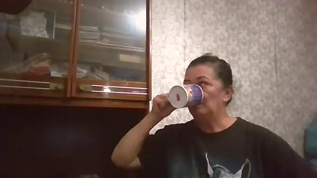 Snapshot of GypsiQueen2 chatting on 09-27-25, 07:52 GypsiQueen2 online show from 09-27-25, 07:52