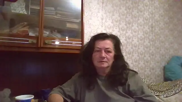 Snapshot of GypsiQueen2 chatting on 09-29-25, 08:35 GypsiQueen2 online show from 09-29-25, 08:35