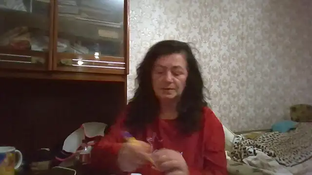 Snapshot of GypsiQueen2 chatting on 10-13-25, 05:57 GypsiQueen2 online show from 10-13-25, 05:57