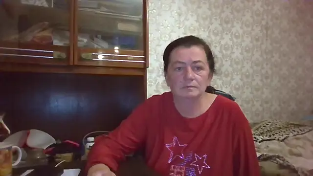 Snapshot of GypsiQueen2 chatting on 10-15-25, 06:41 GypsiQueen2 online show from 10-15-25, 06:41