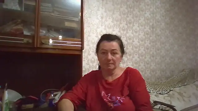 Snapshot of GypsiQueen2 chatting on 10-16-25, 04:30 GypsiQueen2 online show from 10-16-25, 04:30