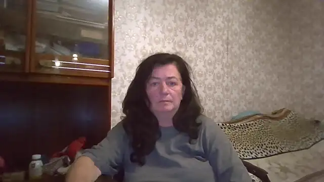 Snapshot of GypsiQueen2 chatting on 10-21-25, 04:41 GypsiQueen2 online show from 10-21-25, 04:41