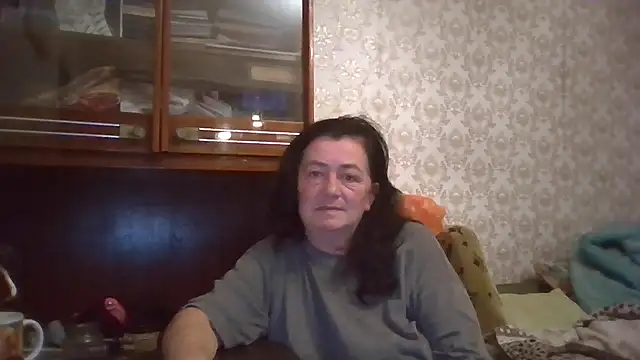 Snapshot of GypsiQueen2 chatting on 10-22-25, 06:07 GypsiQueen2 online show from 10-22-25, 06:07