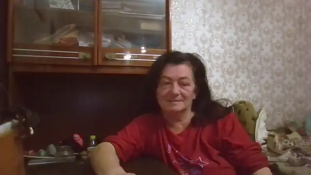 Snapshot of GypsiQueen2 chatting on 10-25-25, 05:30 GypsiQueen2 online show from 10-25-25, 05:30