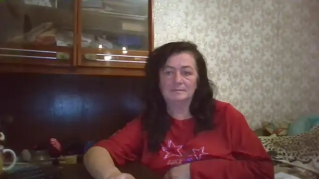 Snapshot of GypsiQueen2 chatting on 10-27-25, 04:22 GypsiQueen2 online show from 10-27-25, 04:22