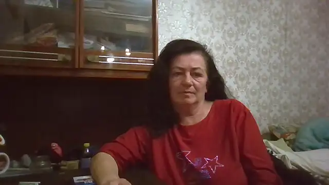 Snapshot of GypsiQueen2 chatting on 10-28-25, 03:58 GypsiQueen2 online show from 10-28-25, 03:58