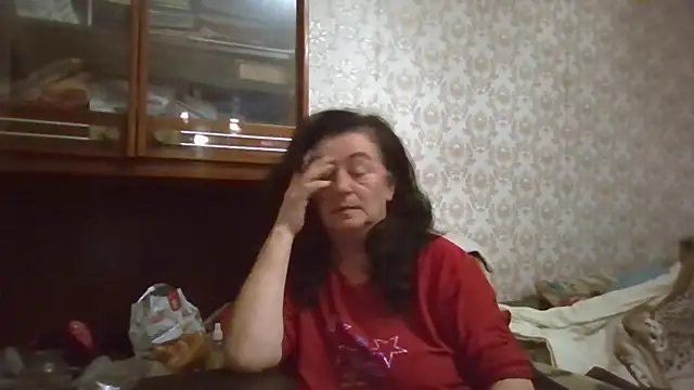 Snapshot of GypsiQueen2 chatting on 10-30-25, 05:57 GypsiQueen2 online show from 10-30-25, 05:57