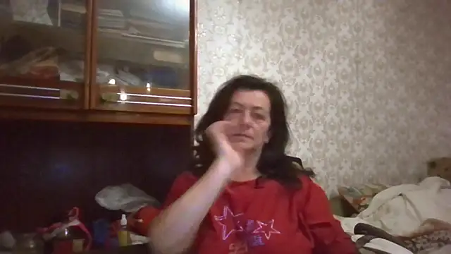 Snapshot of GypsiQueen2 chatting on 11-06-25, 06:31 GypsiQueen2 online show from 11-06-25, 06:31