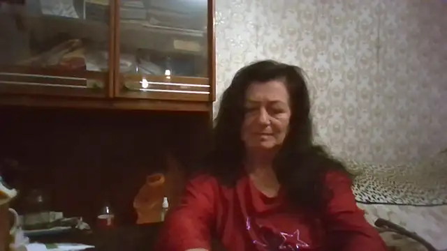 Snapshot of GypsiQueen2 chatting on 11-16-25, 05:40 GypsiQueen2 online show from 11-16-25, 05:40