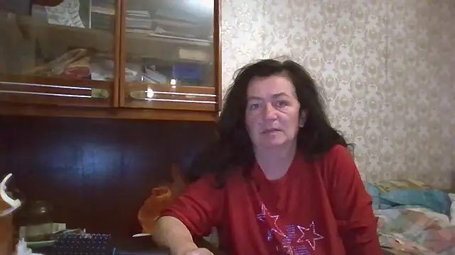 Snapshot of GypsiQueen2 chatting on 11-17-25, 02:45 GypsiQueen2 online show from 11-17-25, 02:45