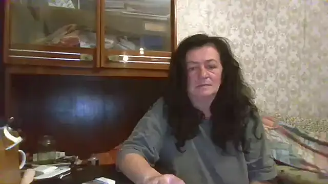 Snapshot of GypsiQueen2 chatting on 11-21-25, 06:50 GypsiQueen2 online show from 11-21-25, 06:50