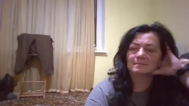 Snapshot of GypsiQueen2 chatting on 01-06-26, 06:11 GypsiQueen2 online show from 01-06-26, 06:11