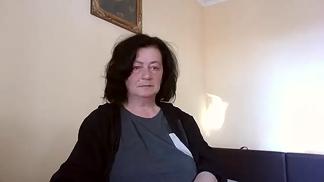 GypsiQueen2 online show from 04-19-26, 03:22