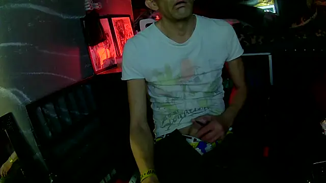 Snapshot of thingsbums chatting on 04-04-26, 11:57 thingsbums online show from 04-04-26, 11:57