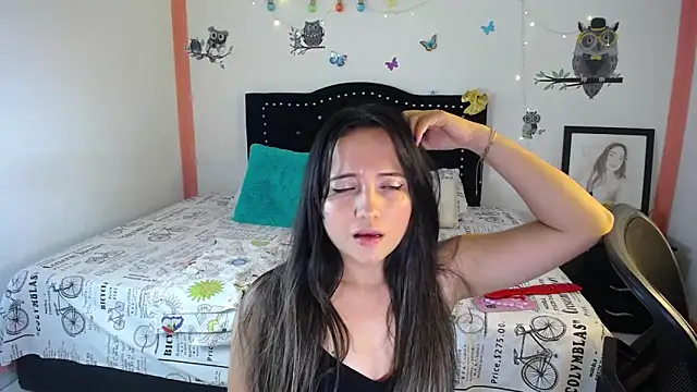 Snapshot of naughty_girl_4u chatting on 03-08-25, 07:20 naughty girl 4u online show from 03-08-25, 07:20