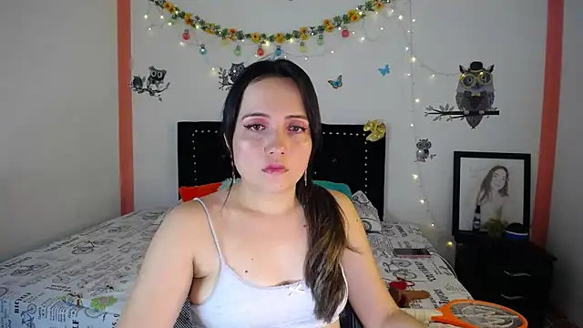 Snapshot of naughty_girl_4u chatting on 03-10-25, 08:01 naughty girl 4u online show from 03-10-25, 08:01