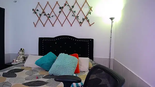 Snapshot of naughty_girl_4u chatting on 10-30-25, 03:46 naughty girl 4u online show from 10-30-25, 03:46