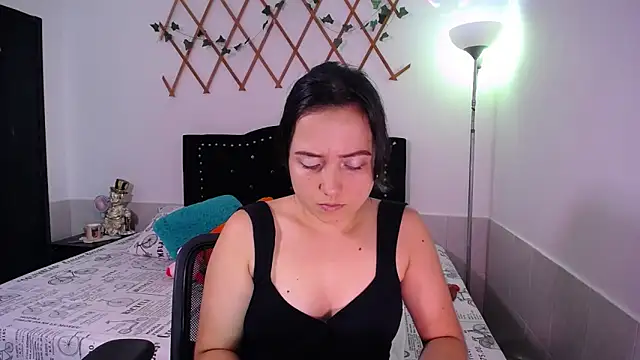 Snapshot of naughty_girl_4u chatting on 11-12-25, 07:13 naughty girl 4u online show from 11-12-25, 07:13