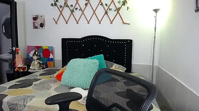 naughty girl 4u online show from 04-17-26, 05:38