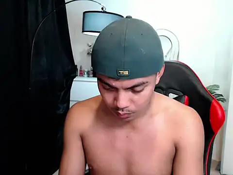 Snapshot of asianboyhunt chatting on 04-15-26, 11:27 asianboyhunt online show from 04-15-26, 11:27