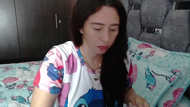 Snapshot of sara_hott_1 chatting on 07-01-26, 01:56 sara hott 1 online show from 07-01-26, 01:56