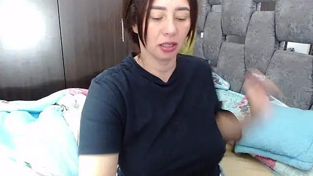 Snapshot of sara_hott_1 chatting on 07-02-26, 01:39 sara hott 1 online show from 07-02-26, 01:39