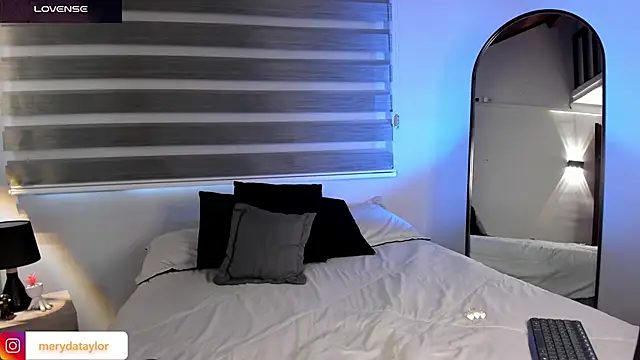 MERIDA TAYLOR online show from 02-12-26, 12:55