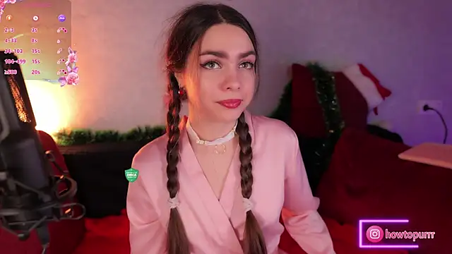 Snapshot of How2Meow chatting on 01-11-25, 05:18 How2Meow online show from 01-11-25, 05:18