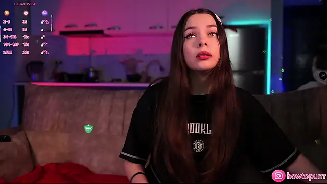 Snapshot of How2Meow chatting on 11-15-25, 04:36 How2Meow online show from 11-15-25, 04:36