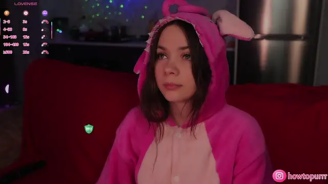 Snapshot of How2Meow chatting on 12-16-25, 05:07 How2Meow online show from 12-16-25, 05:07