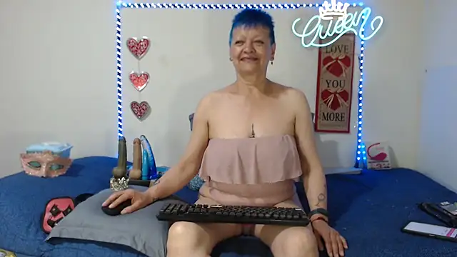 loquitaqueen011 online show from 04-04-26, 02:36